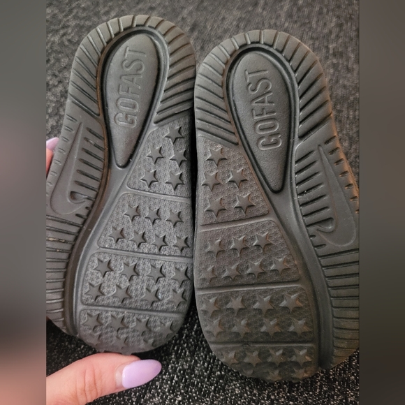 Boys Nike 5c shoes. Black. NWOT - Picture 3 of 3